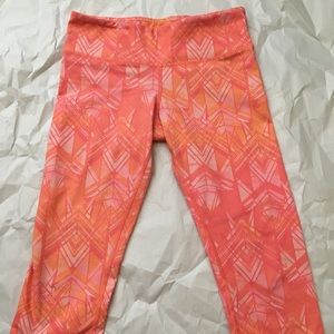 Alo yoga coral print crop leggings